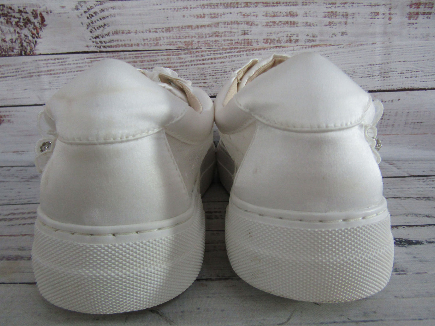 Betsey Johnson Pryce Women's White Floral Sneakers Size 9.5