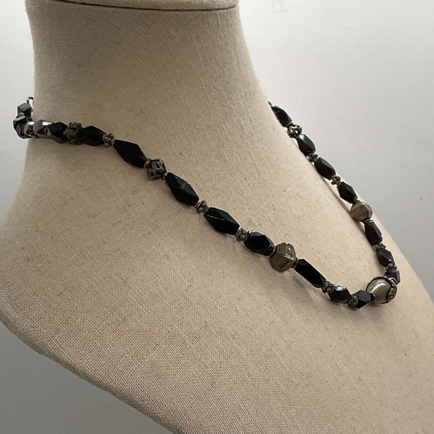 VTG. Sterling Silver & Onyx Beaded 16" Necklace