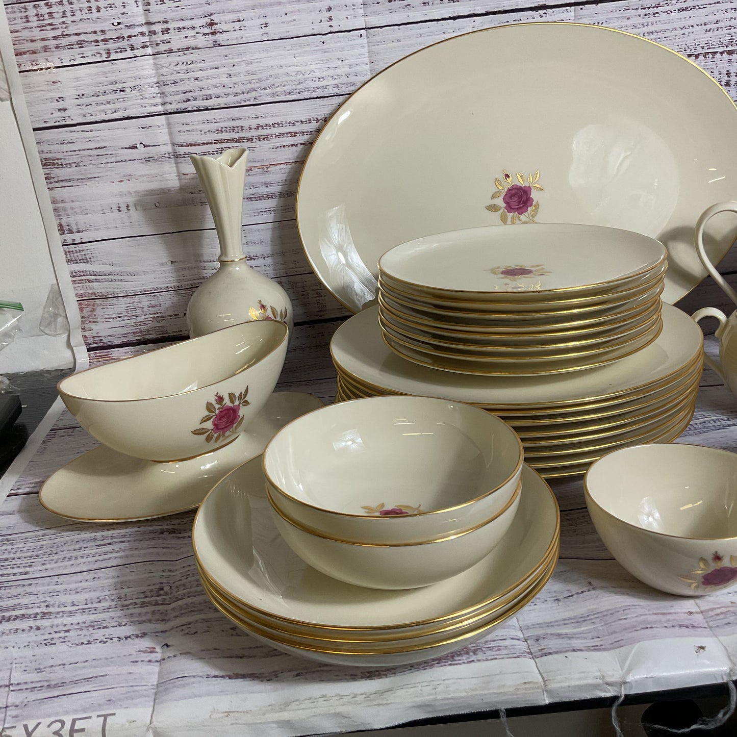 LENOX Roselyn Rose Motif Ivory with Gold Trim Plates & Serving Pieces- 29pcs