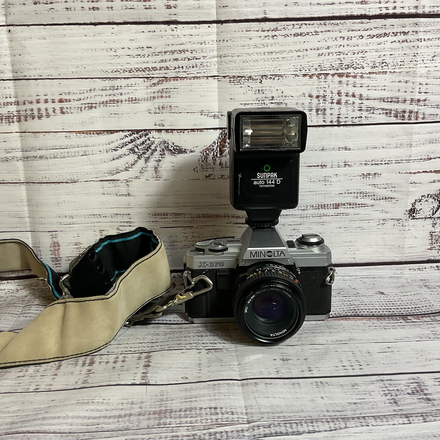 MINOLTA X-370 SLR 35mm Film Camera w/ Minolta MD 50mm f/1.7 Lens & Sunpak Flash