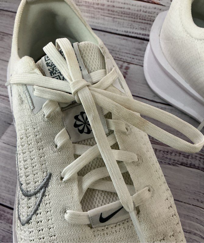 Women's Nike Interact Run Road Running White Metallic Silver Sneakers Size10