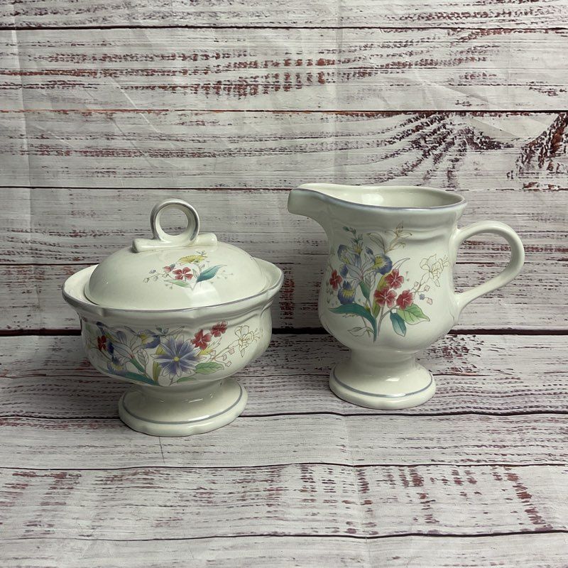 VTG. Mikasa Lighthearted Pattern Creamer & Lidded Sugar Bowl F 9001