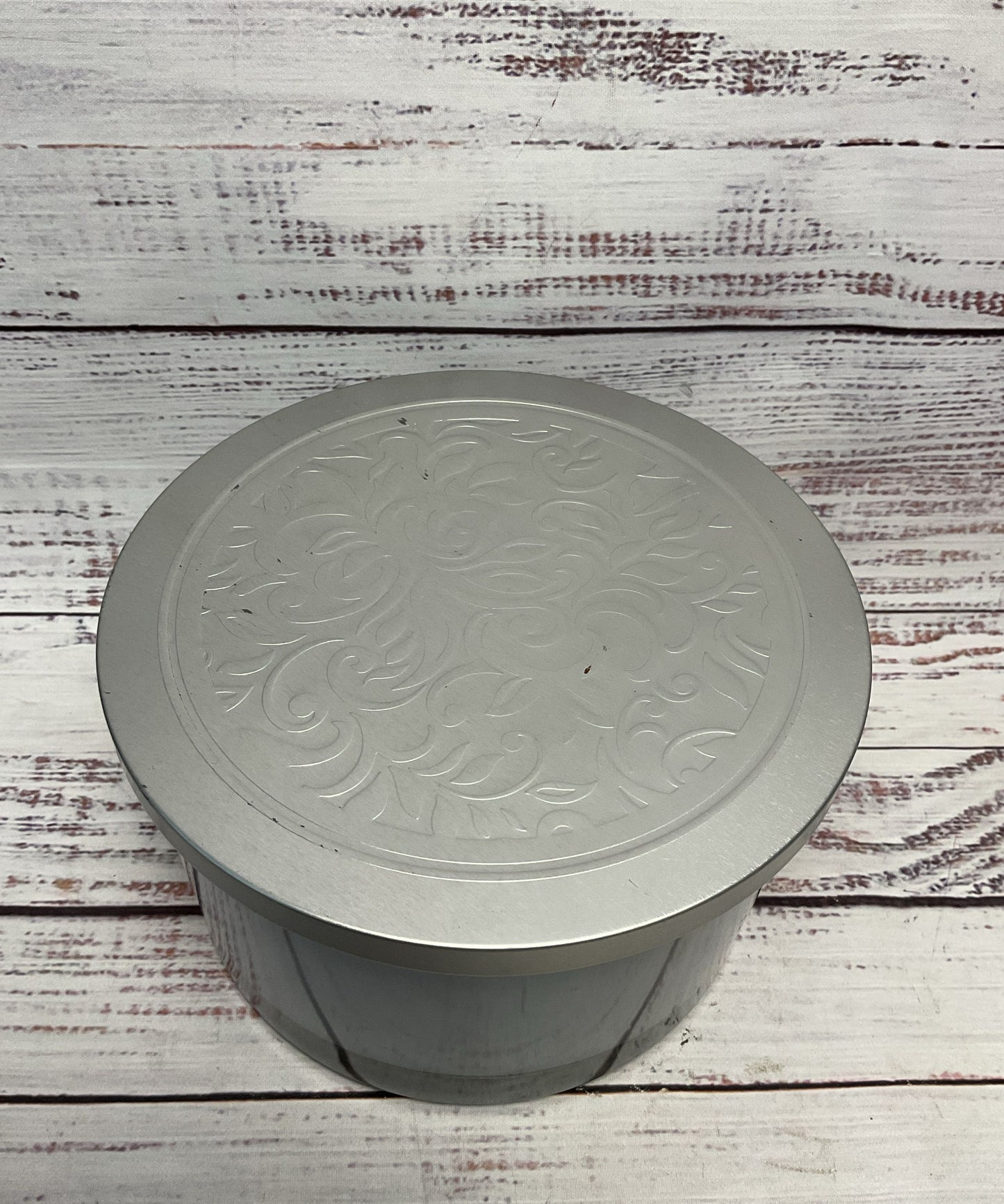 Bellevue Luxury Bamboo & Cyclamen 40 Oz Ounce 4 Wick Scented Candle New 1 of 3