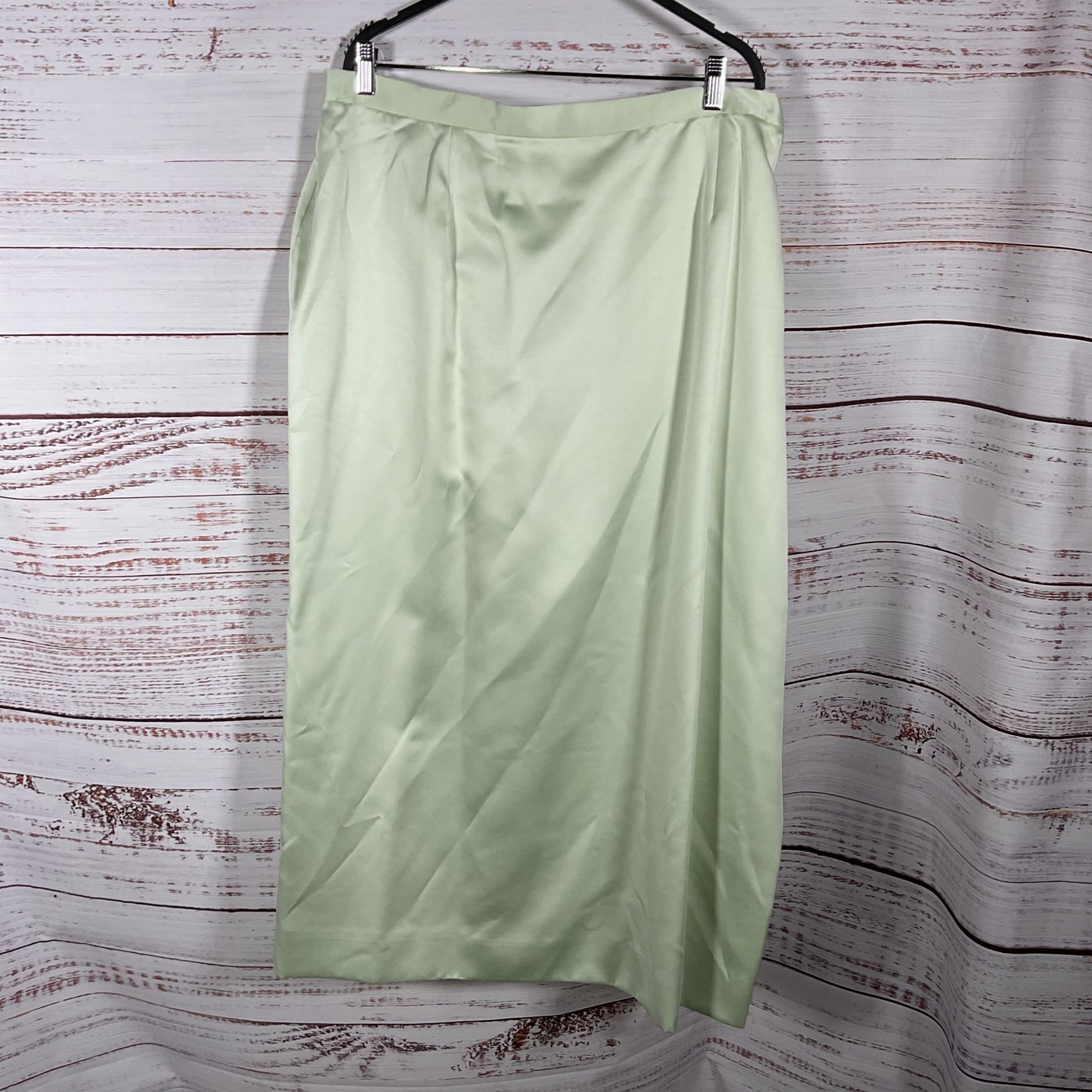 VIE by Victoria Royal Light Green Satin Blazer and Skirt Set Suit - Size 22