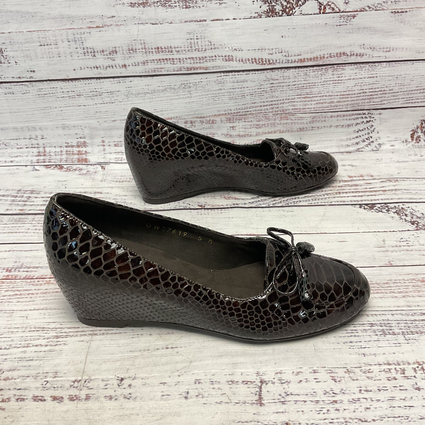 Stuart Weitzman Brown Patent Leather Embossed Snake Style Bow Wedge Heel Women 5