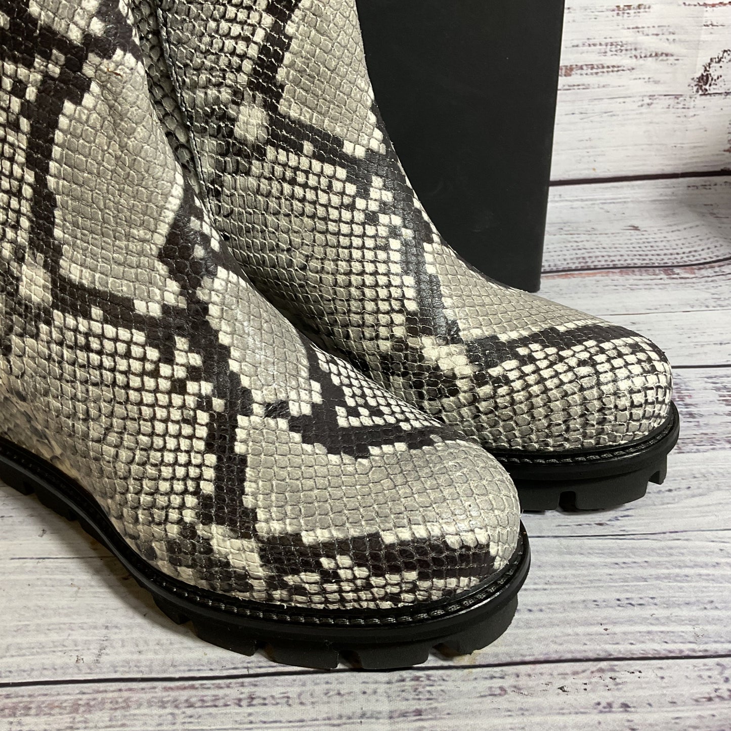NWB PATRIZIA BONFANTI Python Embossed Leather Stretch Ankle Boots- SZ 36/ 6 US