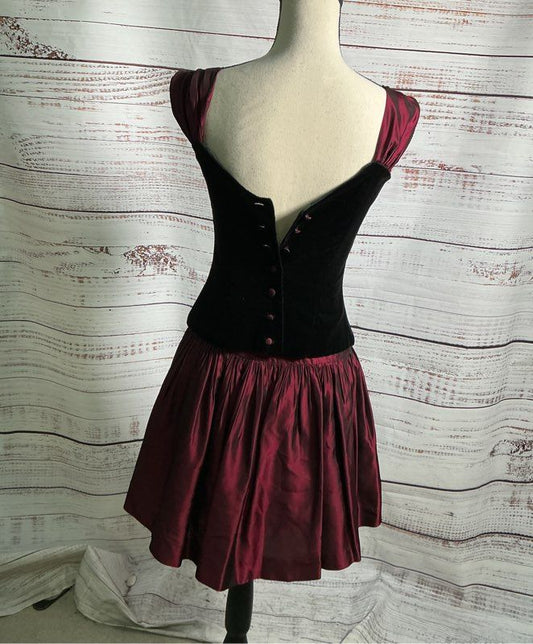 Women's Vintage Made in Paris 2 pc velvet top w/satin skirt Size 38/XS