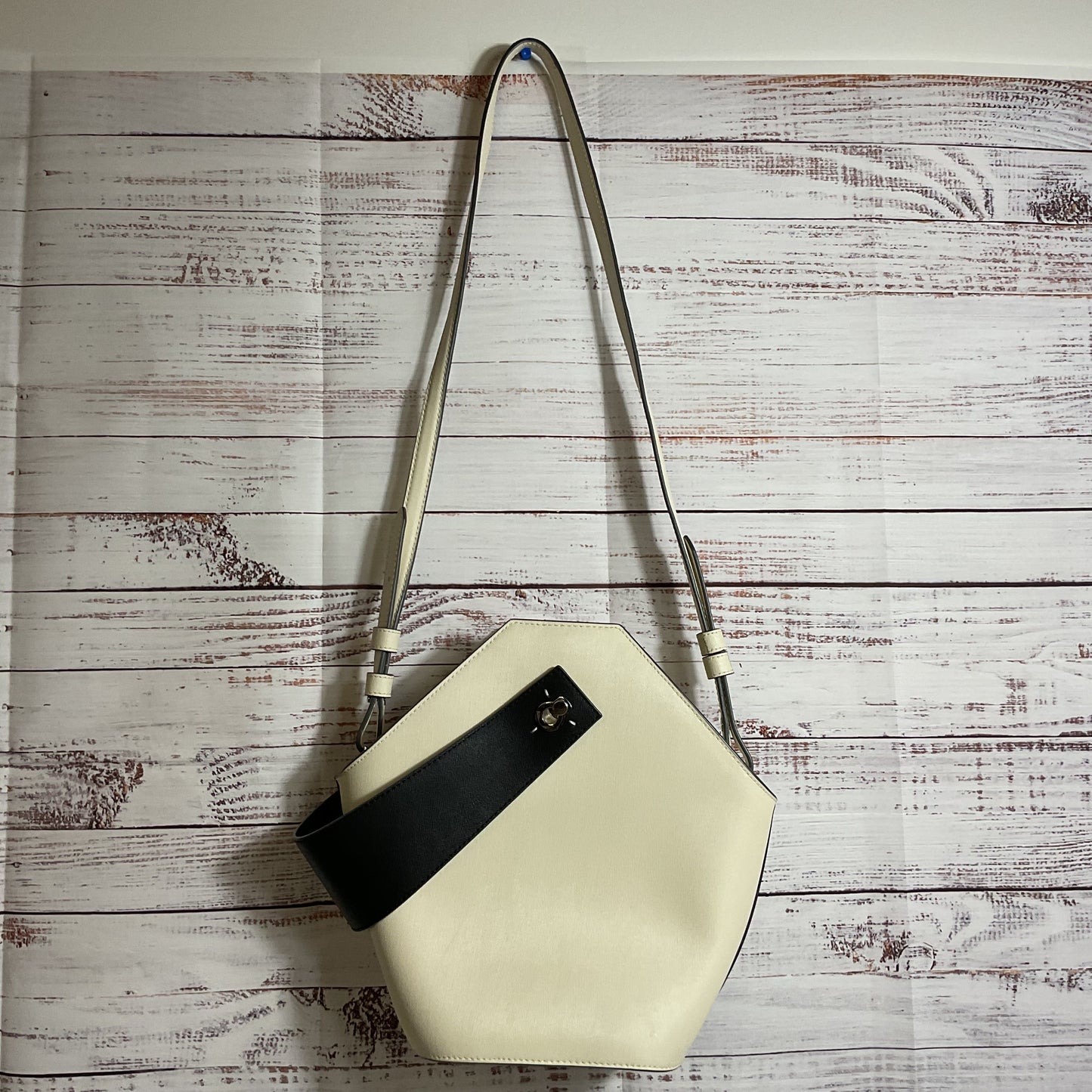 NWD DANSE LENTE Johnny Women's Cream Bucket Crossbody Bag