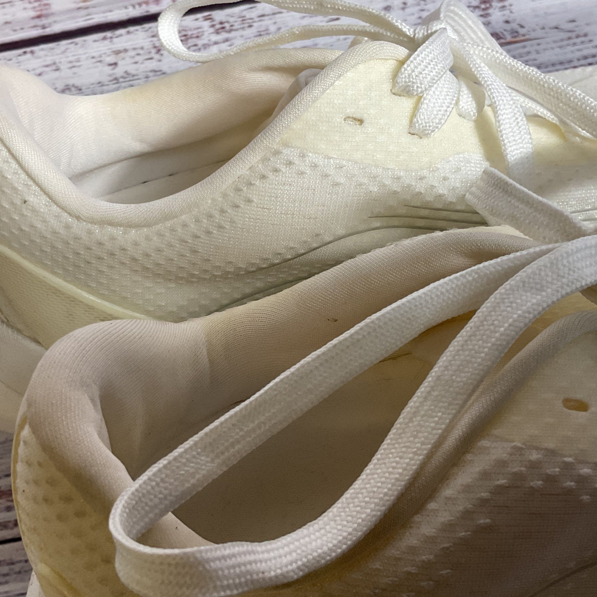 ALO A0590U Unisex White Running Shoes- SZ 8M/ 9.5W