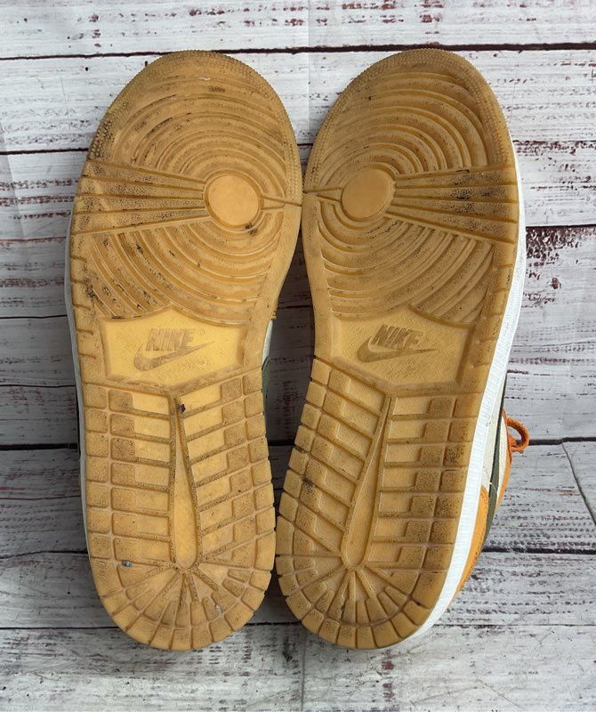Air Jordan 1 Low SE Sneakers Light Curry 11