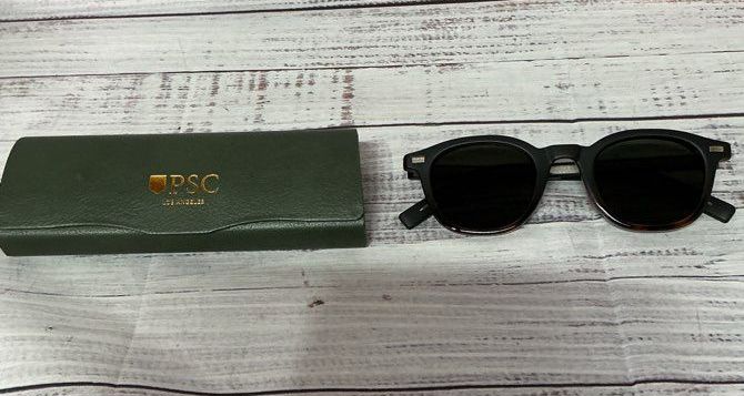 NIB Pocket Square Clothing Black/Tortoise Sunglasses in case