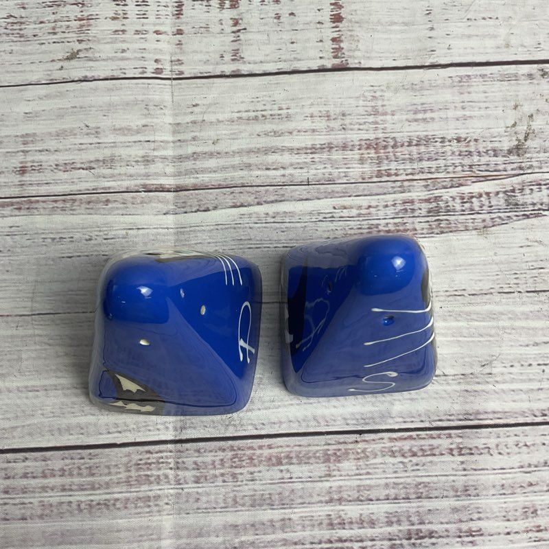 VTG. 1996 Handmade Blue Triangle Cat Salt & Pepper Shakers Signed Studio Pottery