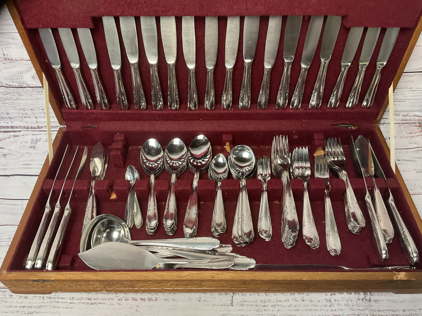 Ribera Stainless Steel Flatware Box Set 141 Pieces Spoons Forks Knives Serving