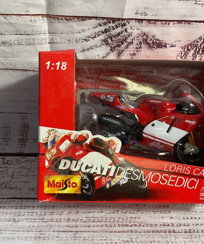 Maisto 1:18 Ducati Corse Ducati Desmosedici Loris Capirossi #65 Diecast