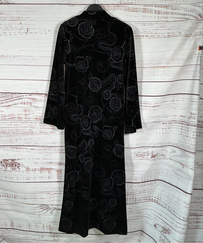 Women's Vintage Diamond Tea Black Velvet Robe w/shimmer SZ XS GREAT CONDITION!!