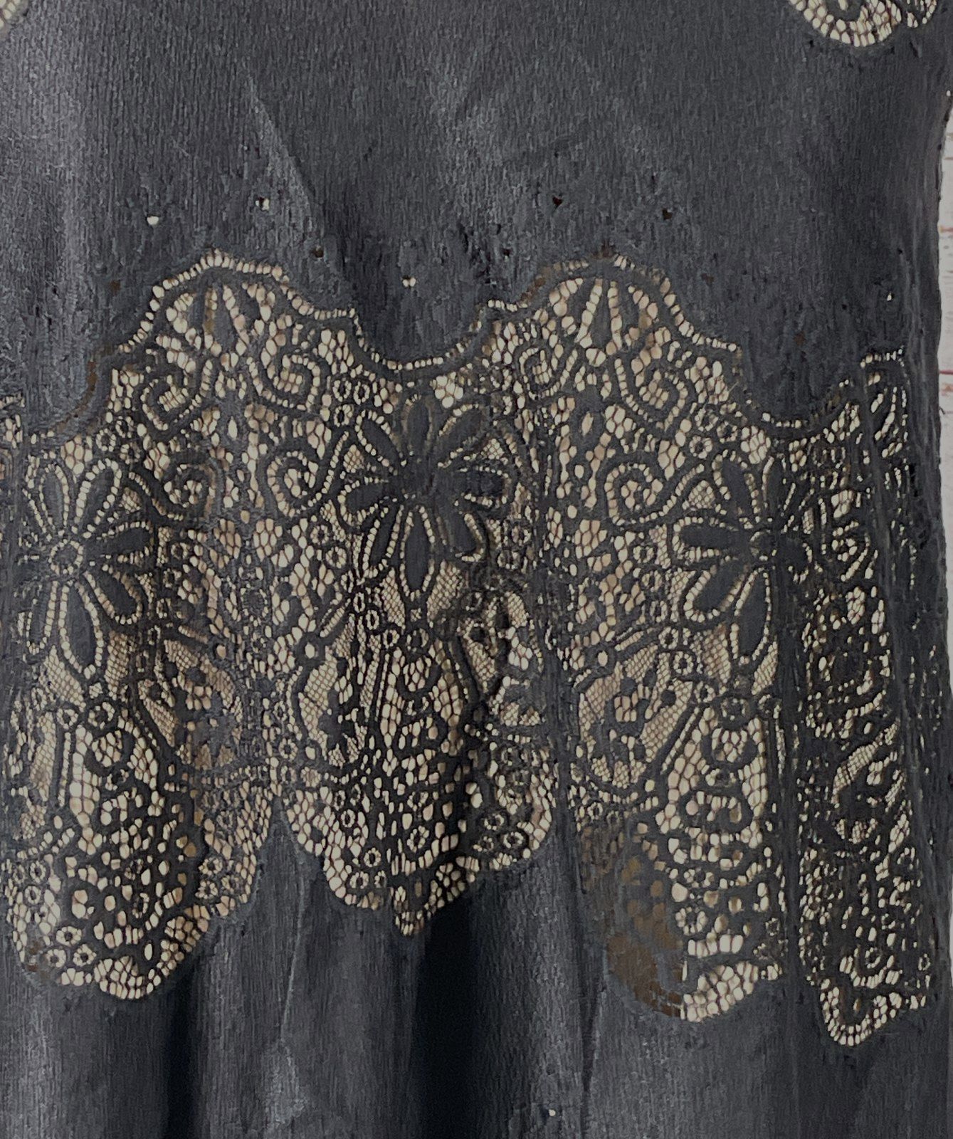 Alice + Olivia Emmeline Handkerchief Hem Lace Camisole Black S