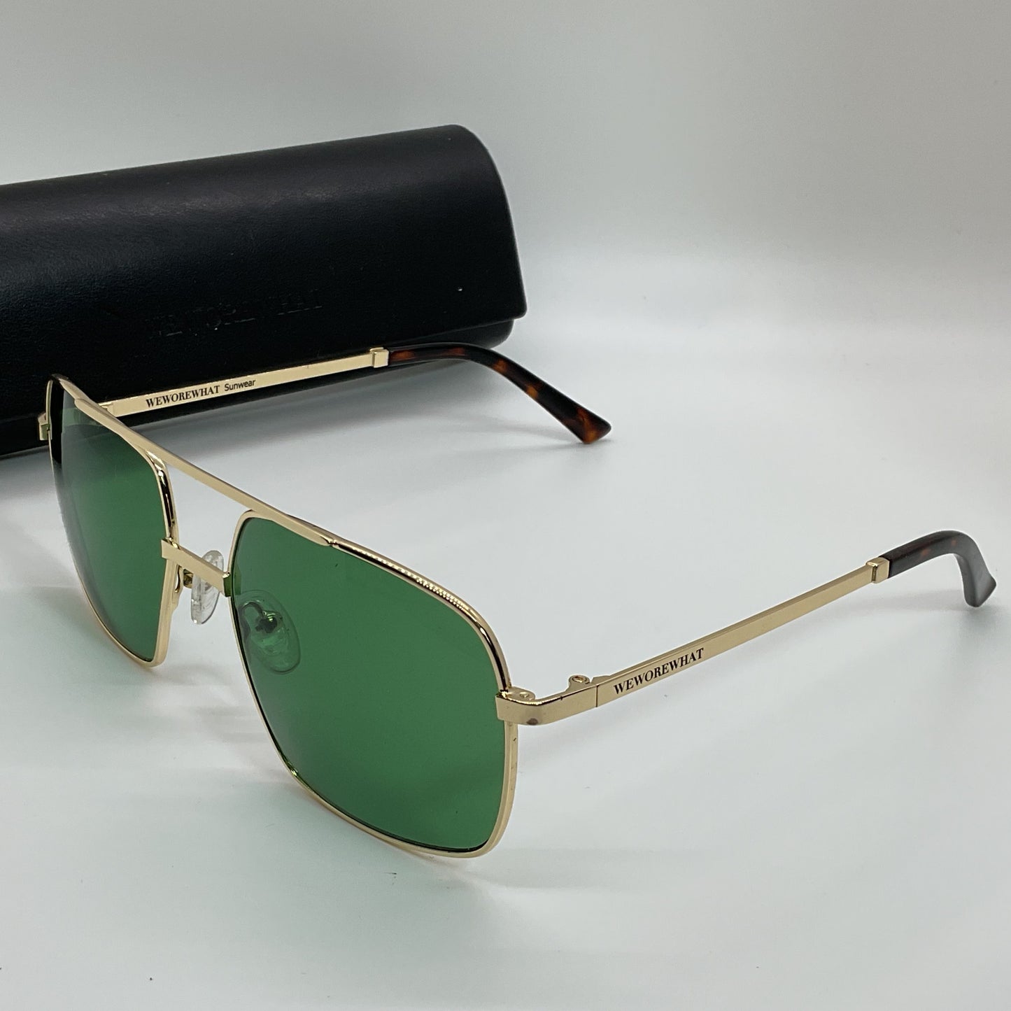 WE WORE WHAT Sunwear The Cafe Men's Gold Tone Aviator Sunglasses- 58[ ]18 136