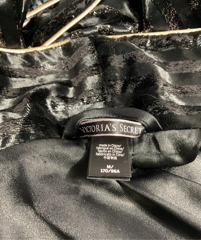 Victoria's Secret Women's Black Metallic Robe Size