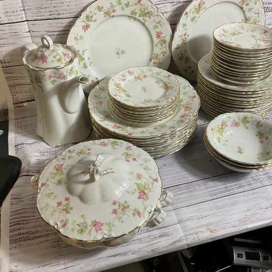 VTG. HUTSCHENREUTHER Germany "Maple Leaf" Scalloped Dish Set- 47 Pieces