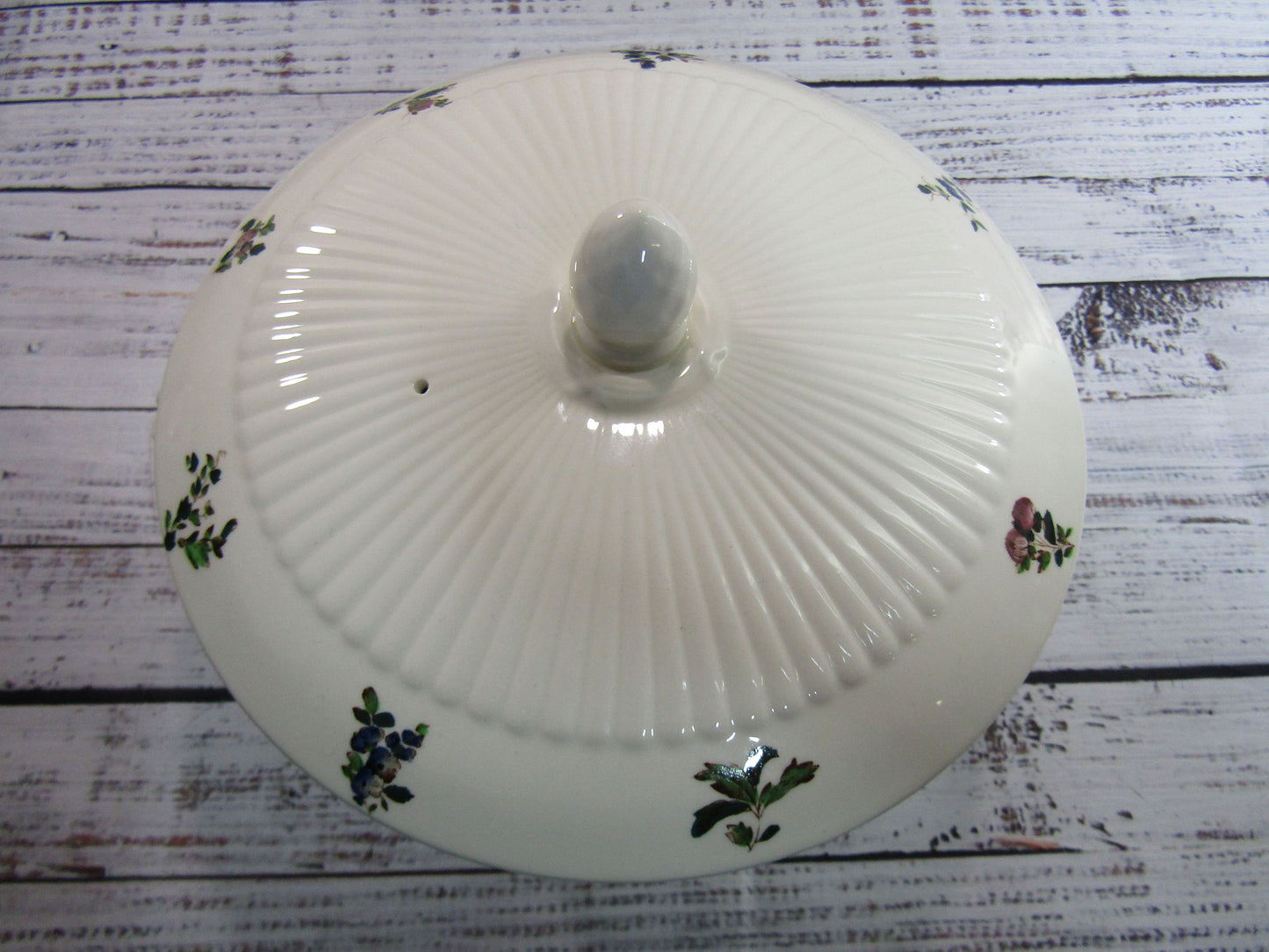 Wedgwood Conway Covered Vegetable Bowl Made in England