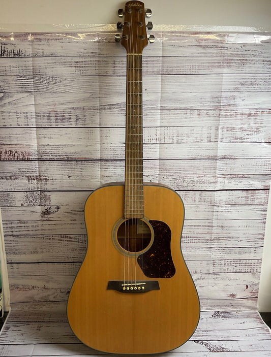 Walden Natura D550 Acoustic Guitar with Soft Case and Capo
