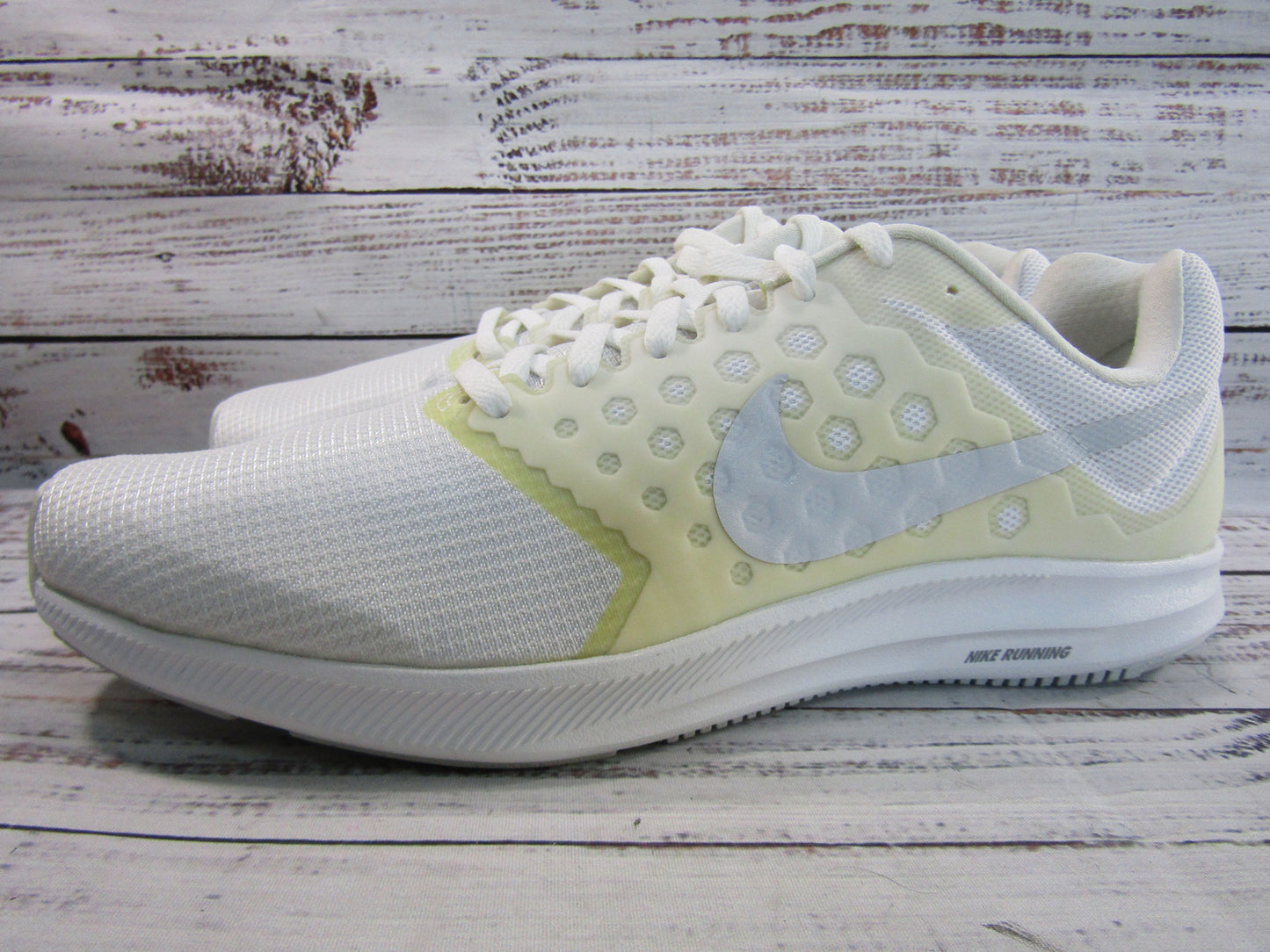 Nike Downshifter 7 Women's White Low Top Sneakers Size 11 852466-100