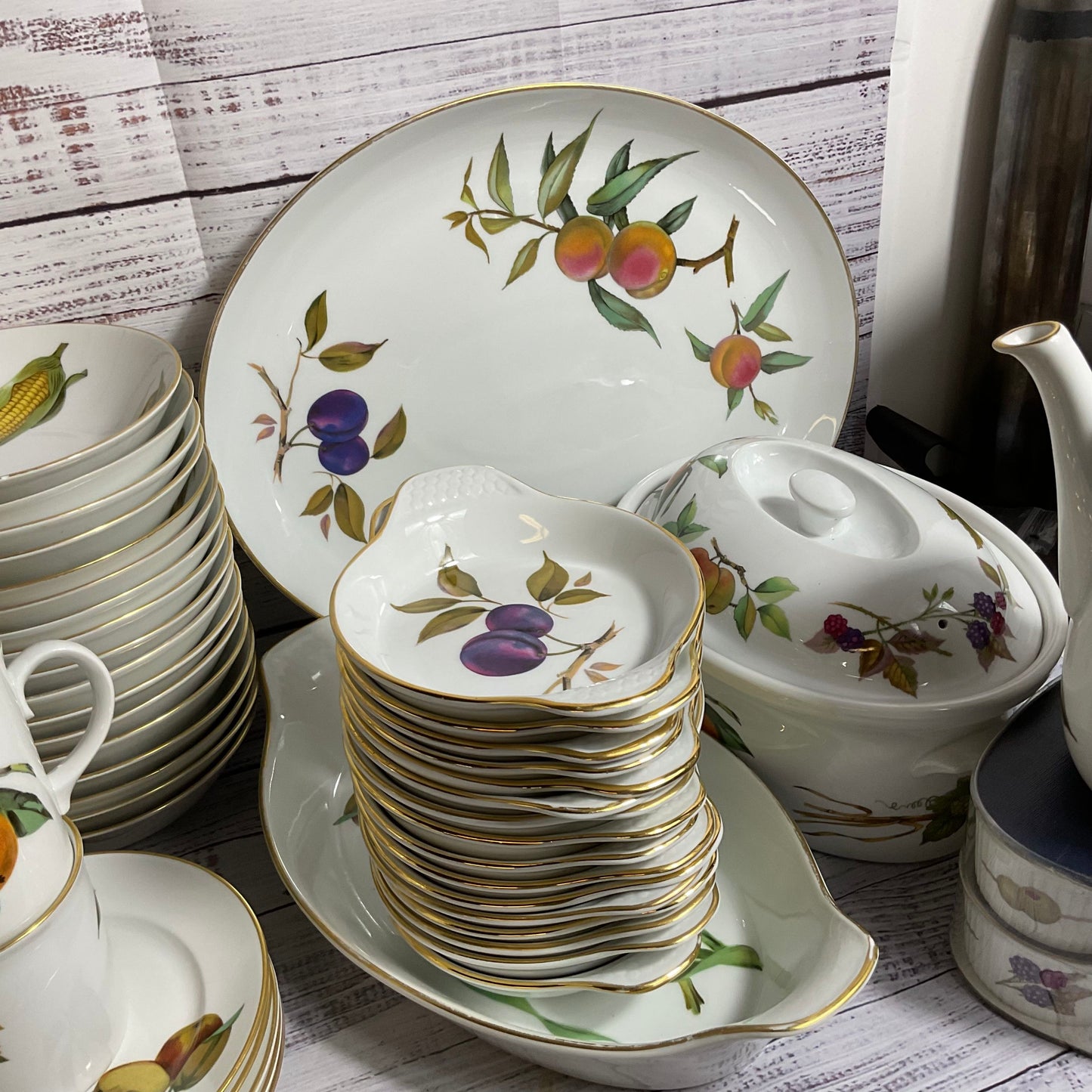 VTG. ROYAL WORCESTER "Evesham" Plates, Mugs, Bowls, Serving Pieces, Coffee Pot