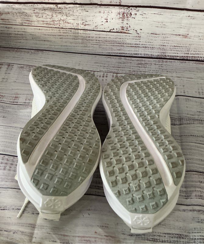 Women's Nike Interact Run Road Running White Metallic Silver Sneakers Size10
