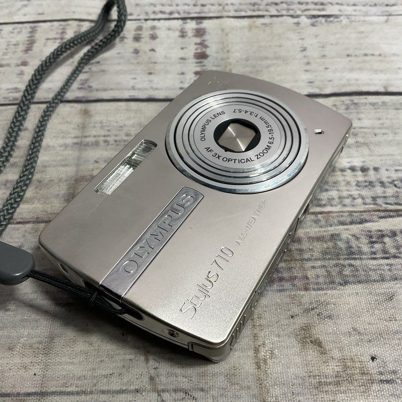 Olympus Stylus 710 Compact Silver Digital Camera 7.1 MP 4x Zoom
