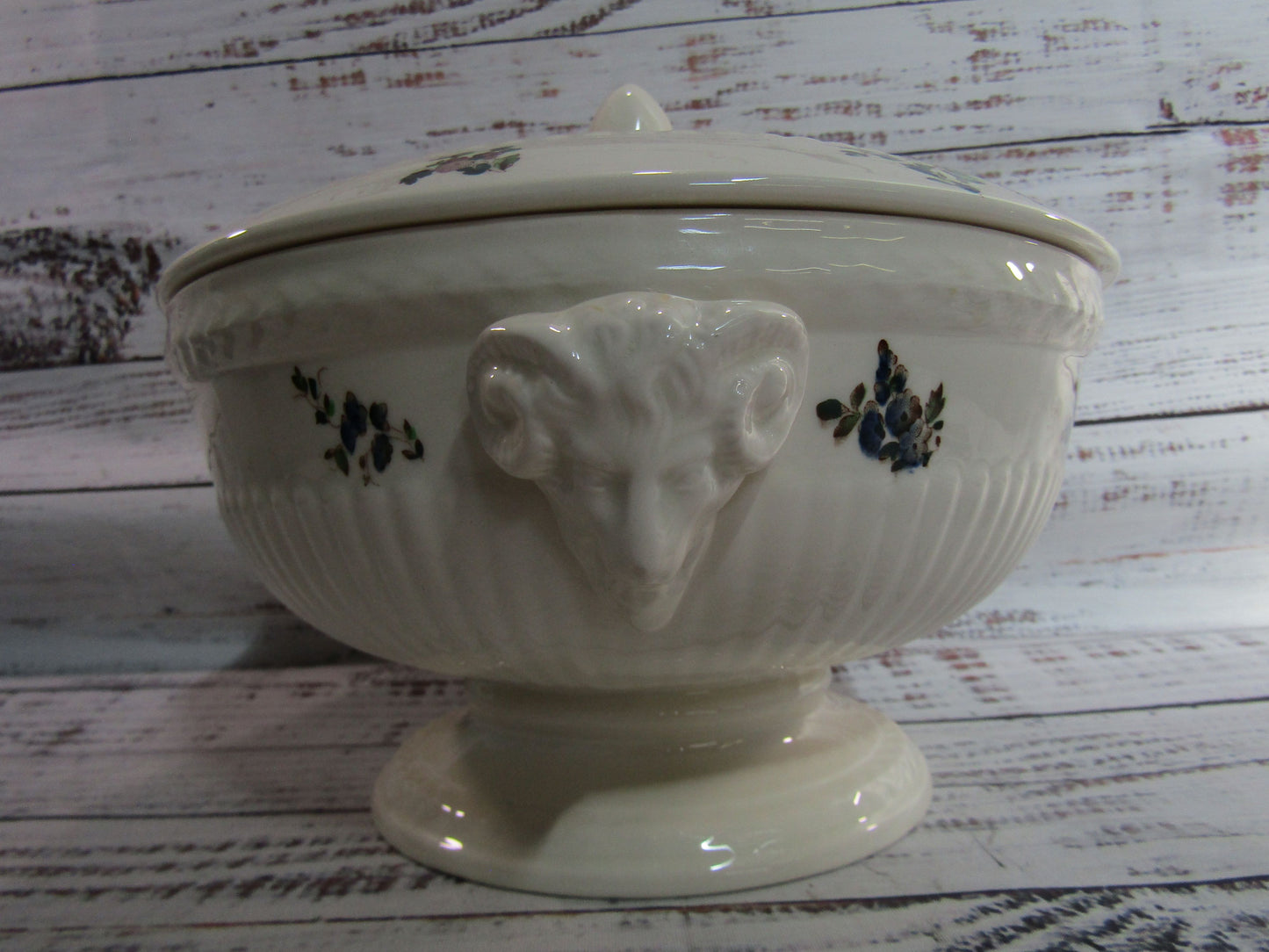Wedgwood Conway Covered Vegetable Bowl Made in England