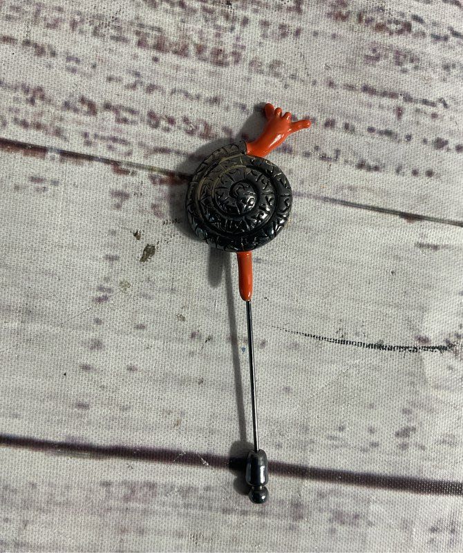 MMA Metropolitan Museum Of Art Silver Tone Orange Enamel Snail Stick Lapel Pin