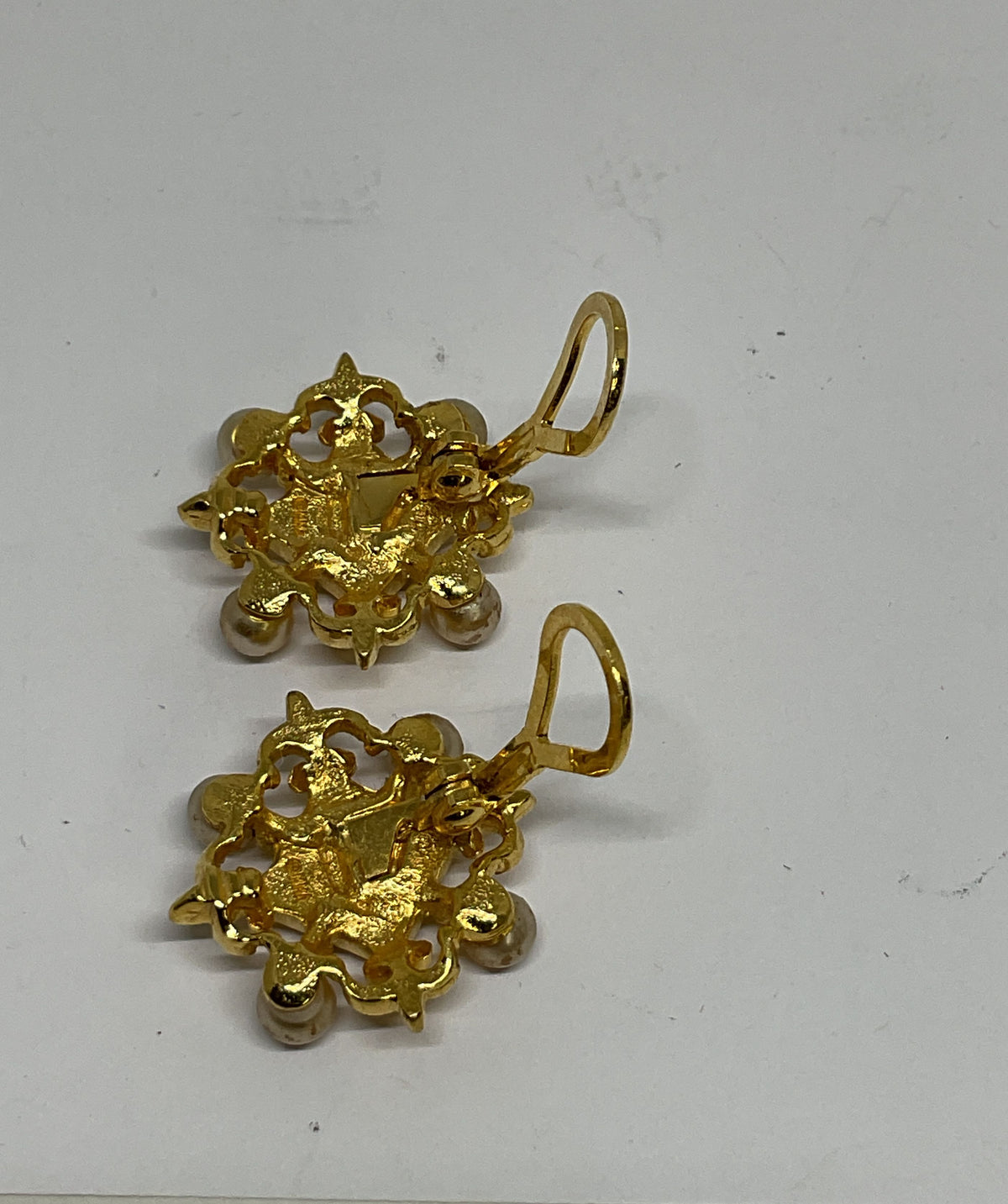 MMA Metropolitan Museum of Art Gold Tone Vintage Clip On Earrings