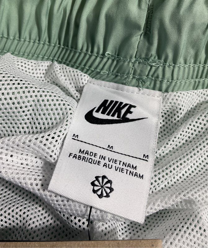 NWT Women's Nike Loose Fit Mid Rise Full Length Green Pants Size M White Striped