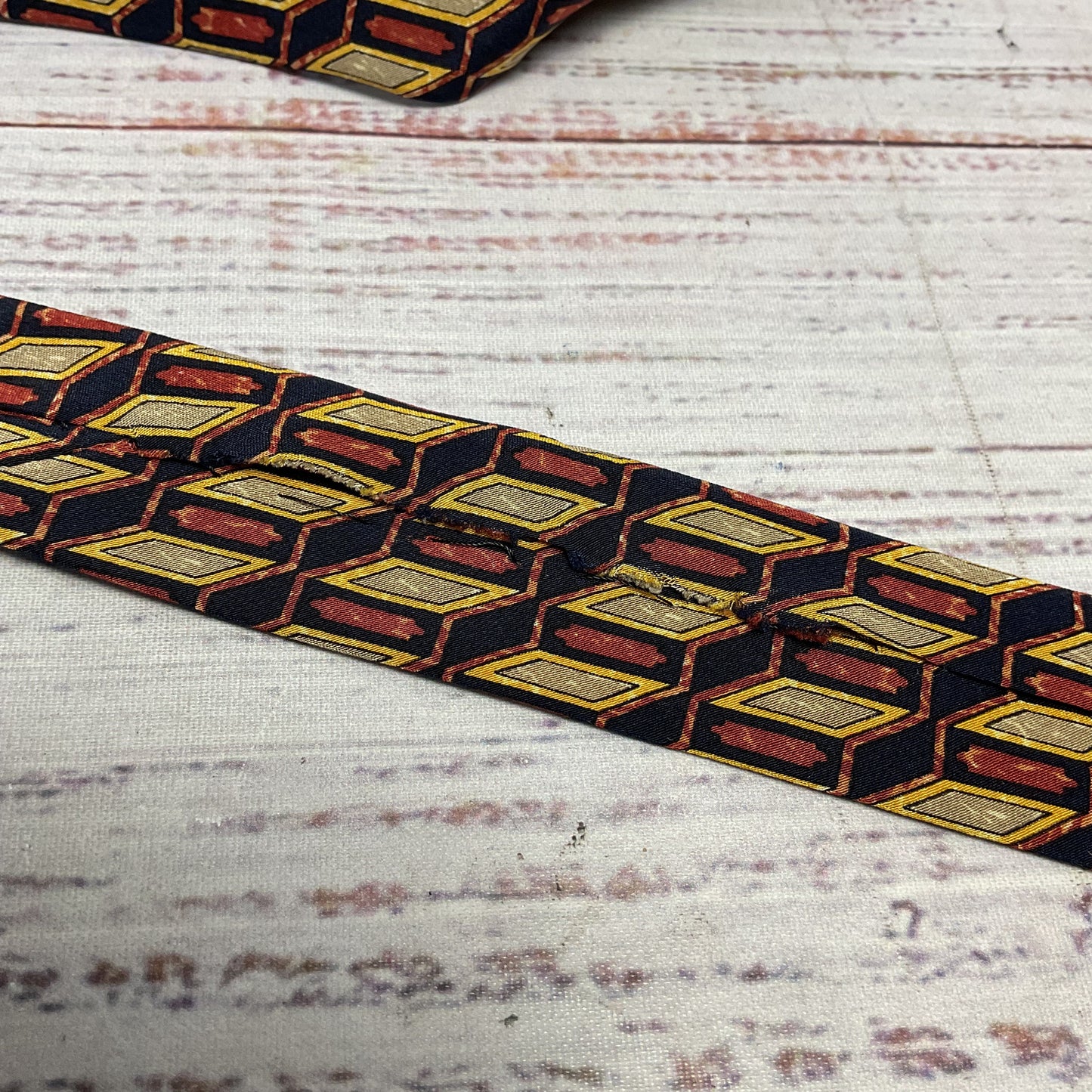 Valentino Cravatte 100% Silk Geometric Pattern Tie - Size 55"