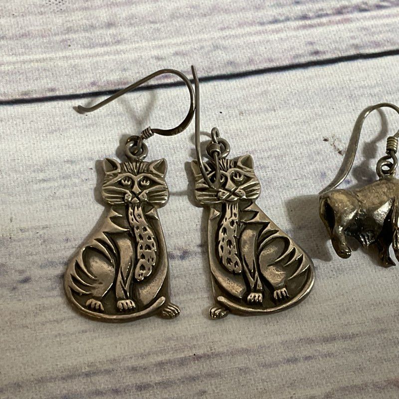 VTG. Sterling Silver Cat & Buffalo Earrings- 12.05g
