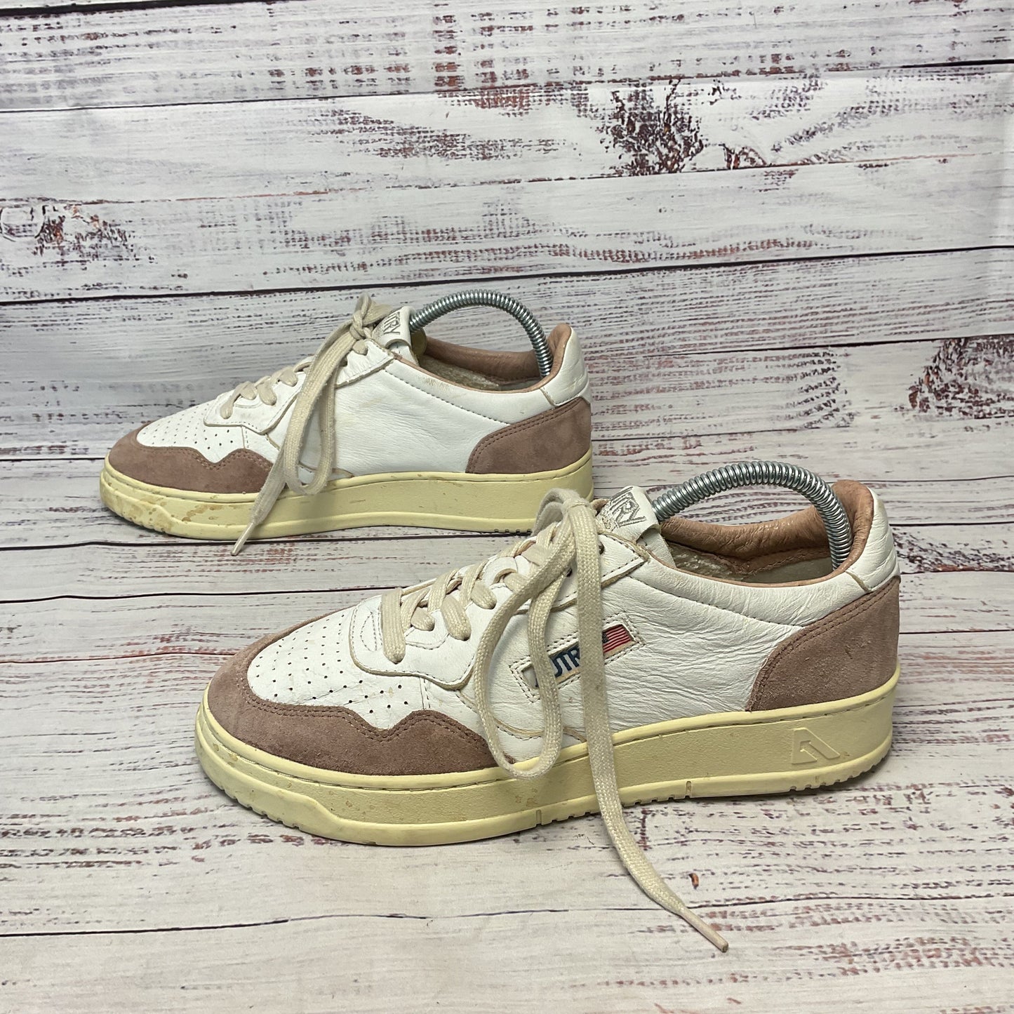Autry Medalist Low-Top White Athletic Shoe Women Size 9.5
