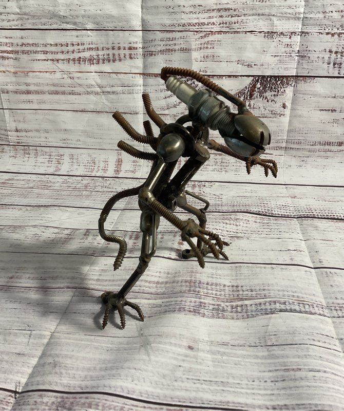 Metal Scrap Alien Xenomorph Sculpture Figurine Handmade 7"