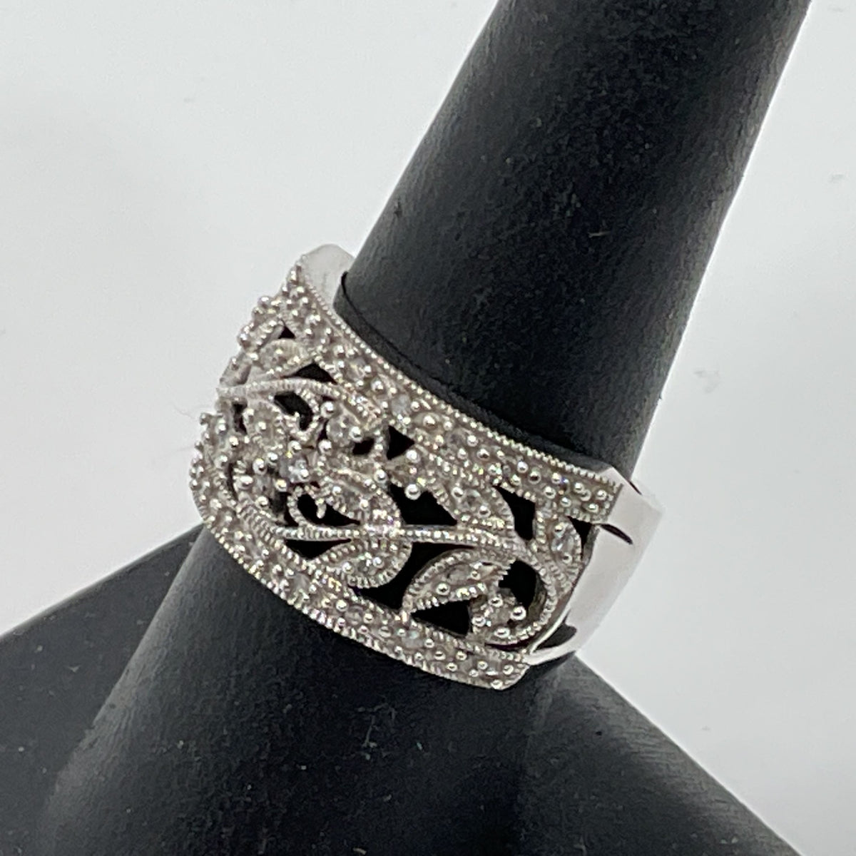 10K White Gold & Diamond Filigree SZ 7.25 Ring- 4.77g