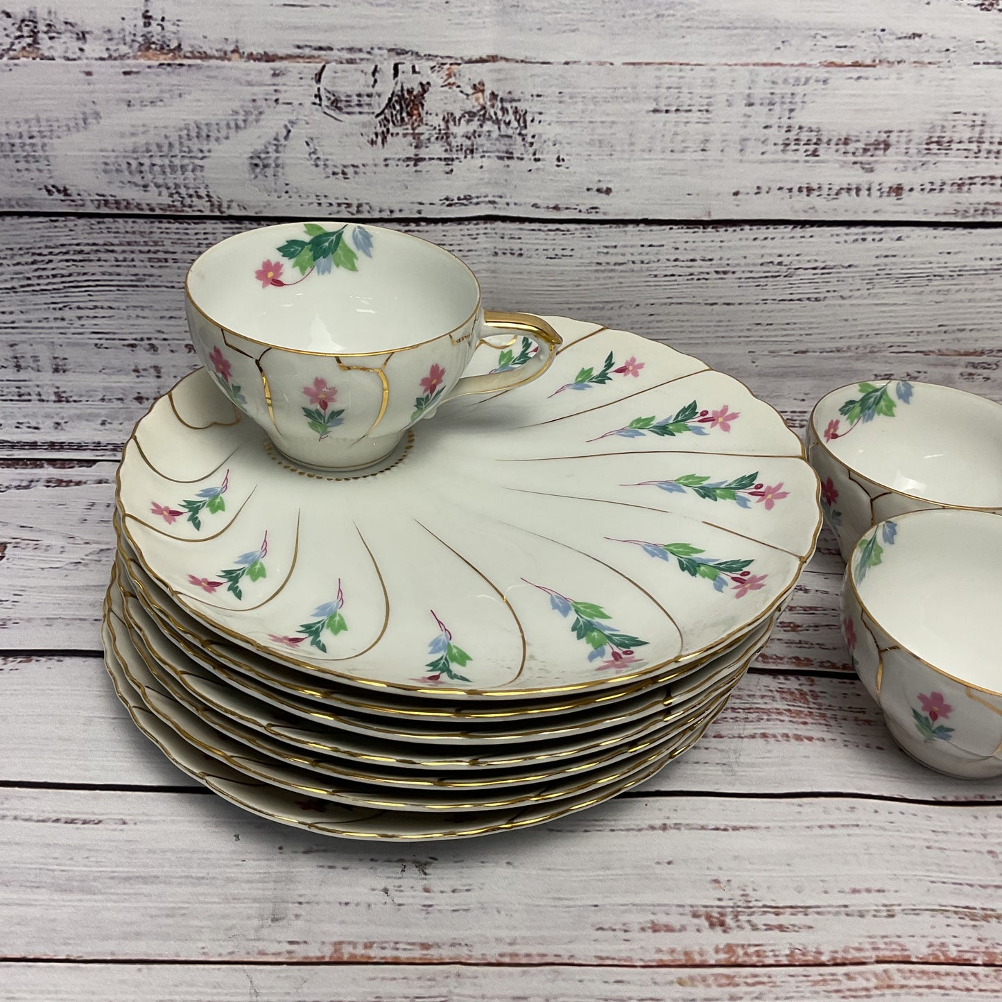 Giftcraft Teacup Off Center Large Saucer Plate Floral Design Lot Of 7 2/2