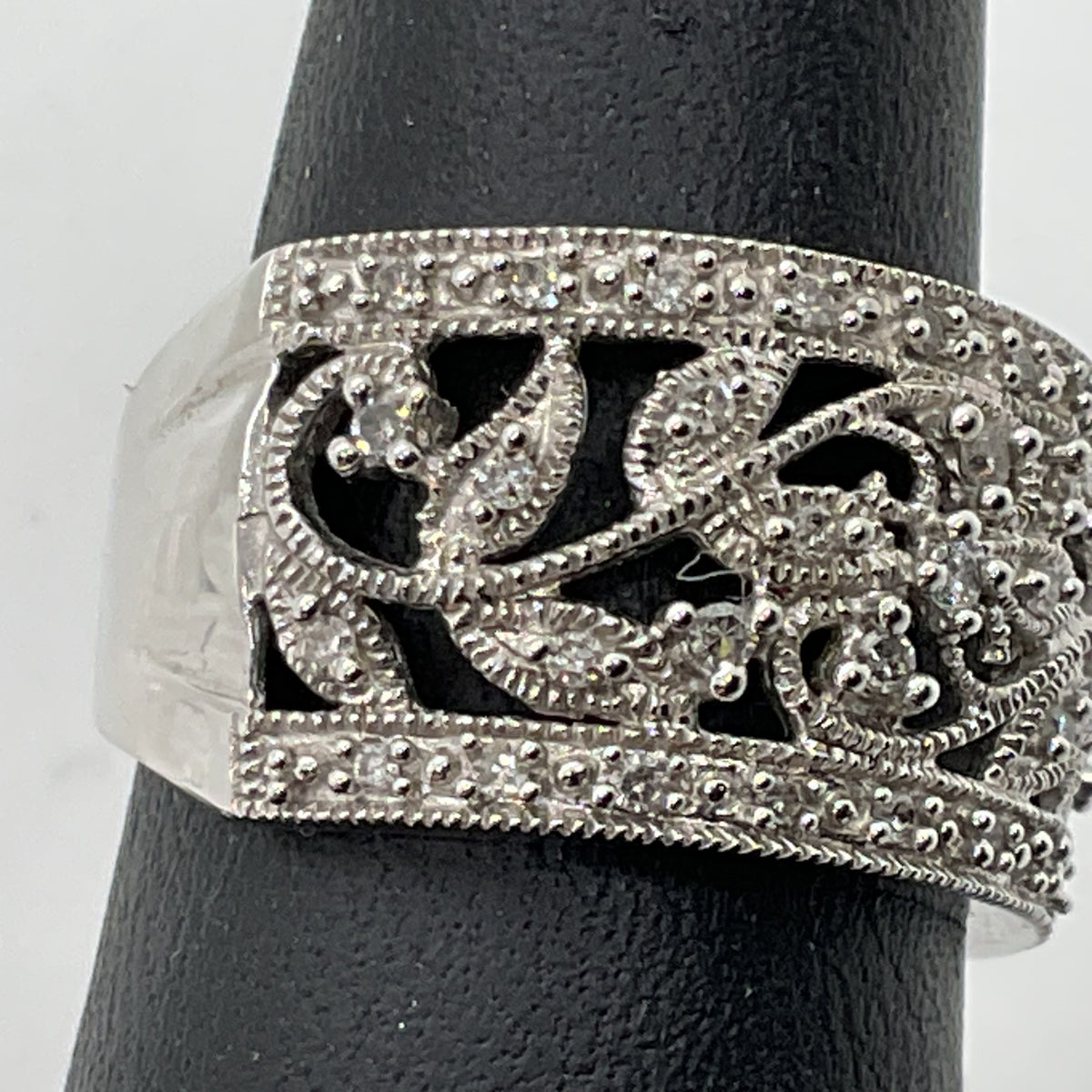 10K White Gold & Diamond Filigree SZ 7.25 Ring- 4.77g