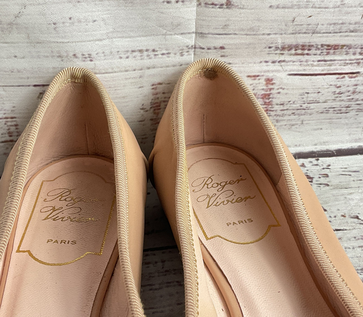 Roger Vivier Gommettine Leather Buckle Ballerina Flats Beige 35.5