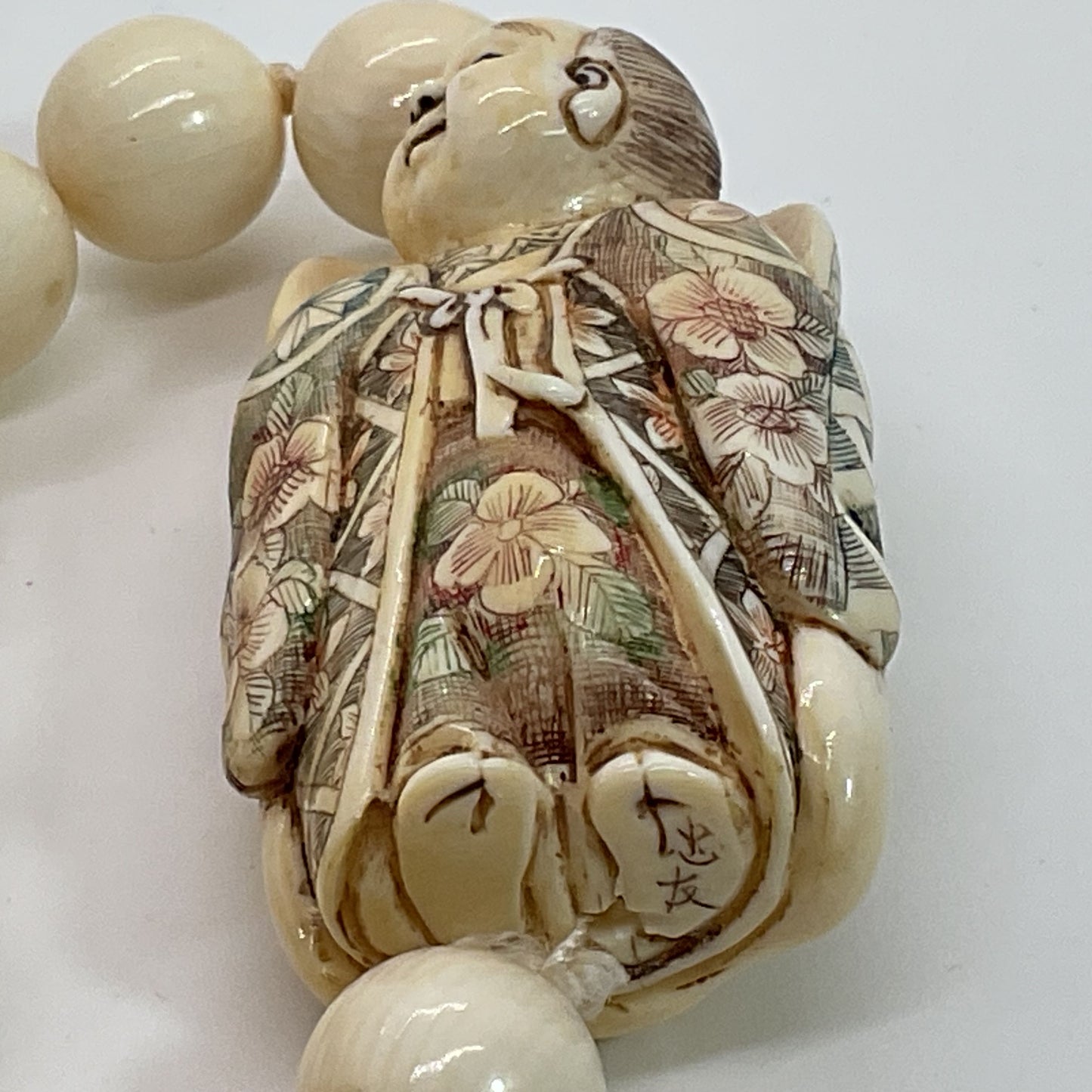 VTG./ANTIQUE Carved Bone Netsuke Pendant & Beaded Necklace