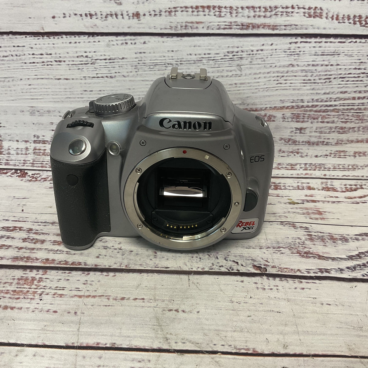 Canon EOS Rebel XSi 12.2mpl Silver Digital SLR Camera Turns On