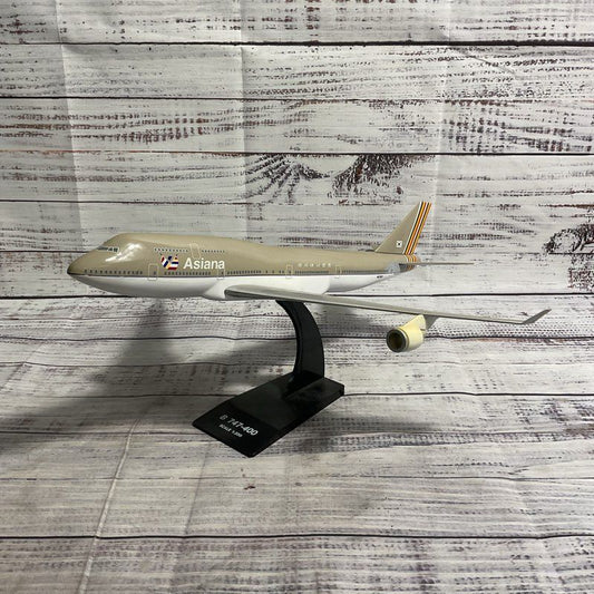 Asiana Airlines Boeing 747 400 1:200 Scale Model W/ Stand