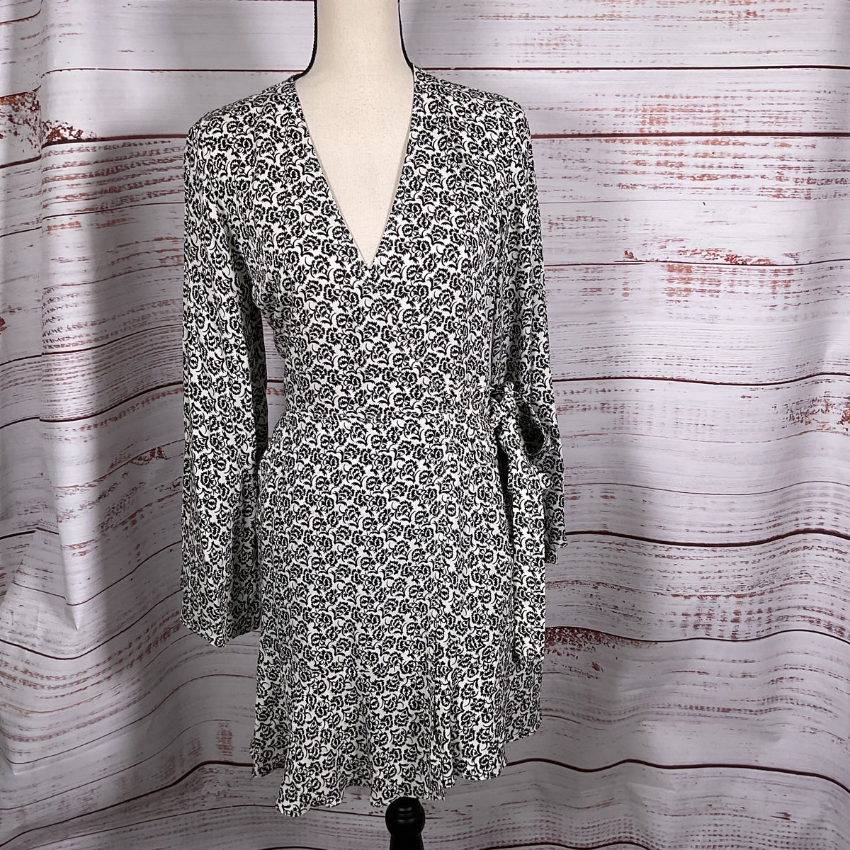 NWT A.P.C Whitney White with Black Print Women's Wrap Dress- SZ 4 (RETAIL $495)