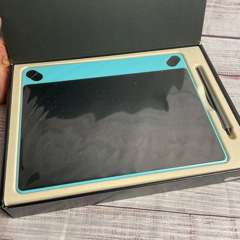 Wacom Intuos Art Creative Pen & Touch Tablet Medium Mint Blue