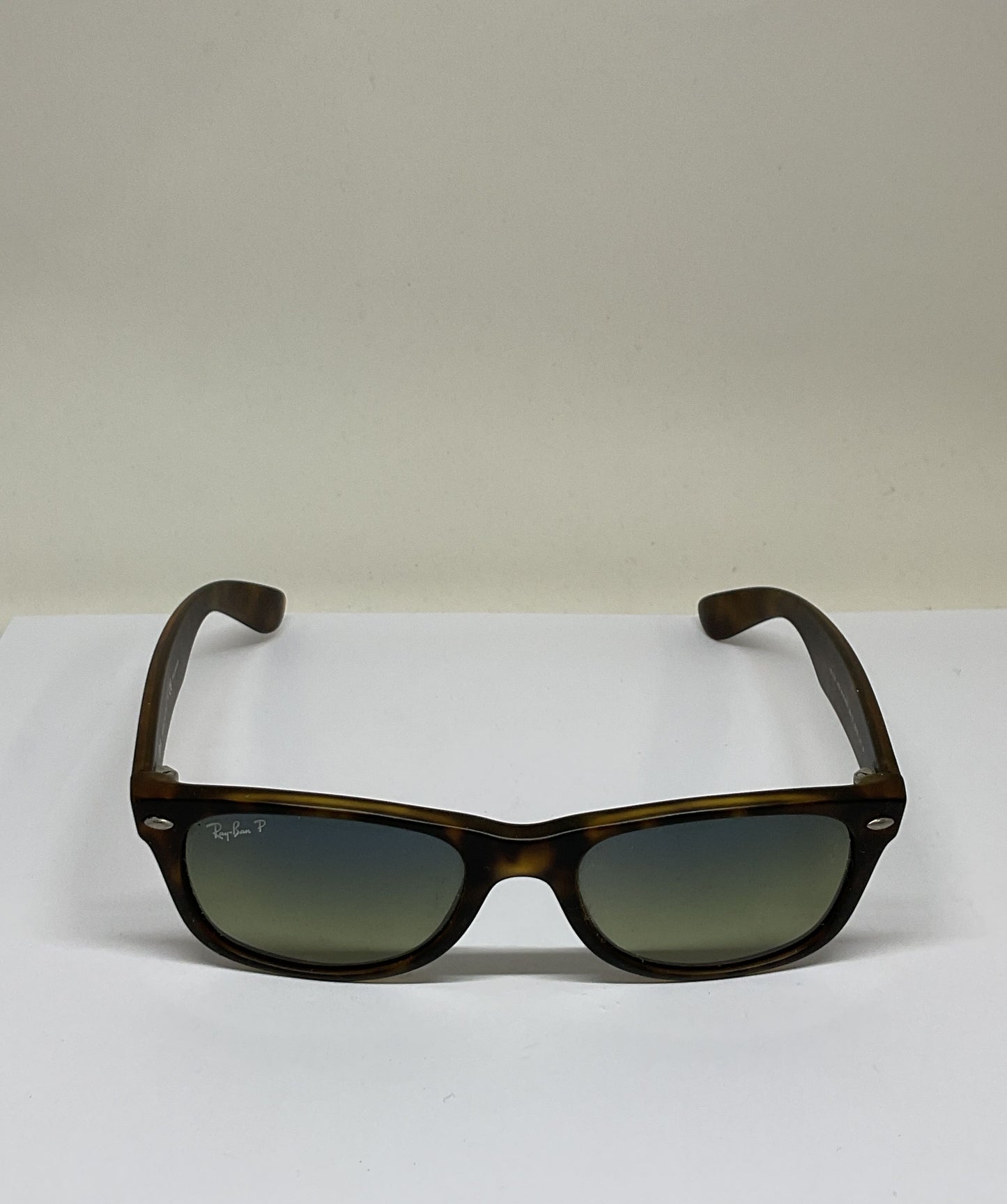 Ray Ban RB2132 Wayfarer Tortoise Polarized Sunglasses Size 145 Italy
