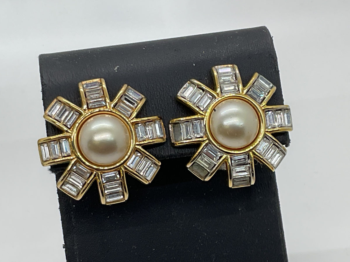 VTG. 70's Swarovski America Ltd. S.A.L. Gold Tone Swarovski Crystal Earrings- 1"