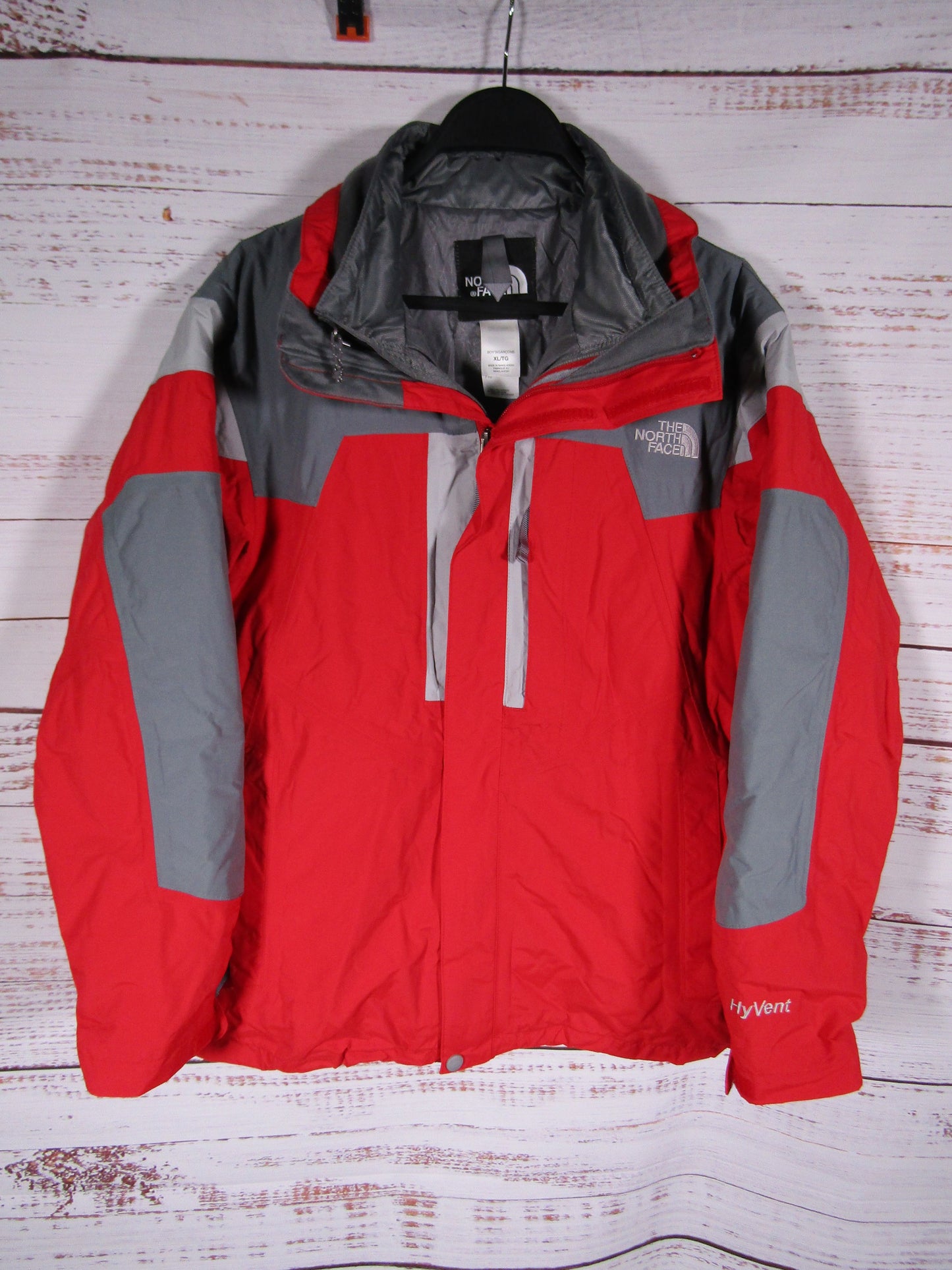 The North Face HyVent Boy's Red Ski Winter Jacket Size XL
