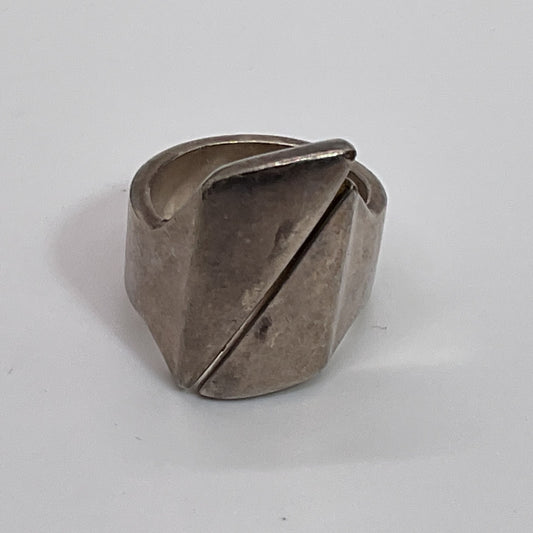 VTG. Modernist Sterling Silver Solid Wrapped SZ 7 Ring- 13.81g